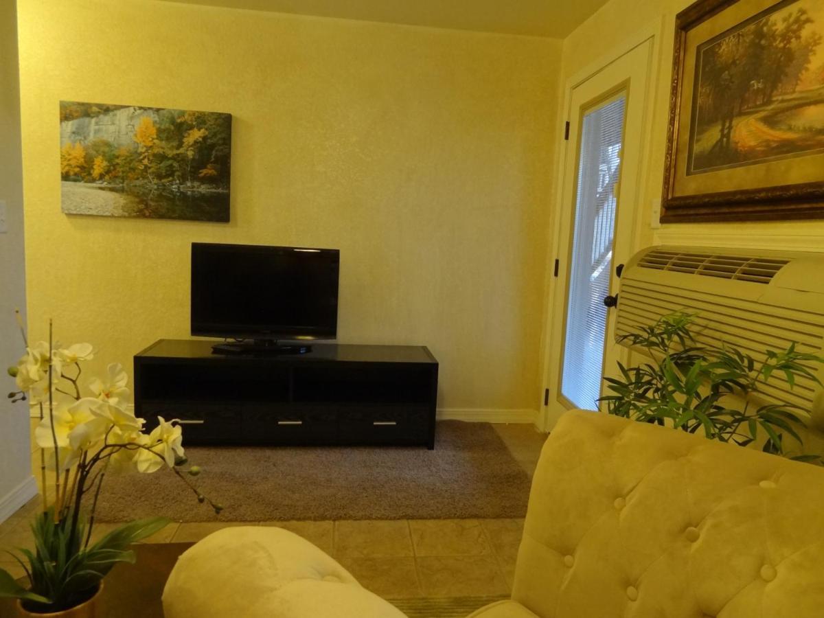 Poolside King Cabana With Full Kitchen, King Bed, Sleeper Sofa And Pool Access, Hotel Room Mount Ida Eksteriør bilde
