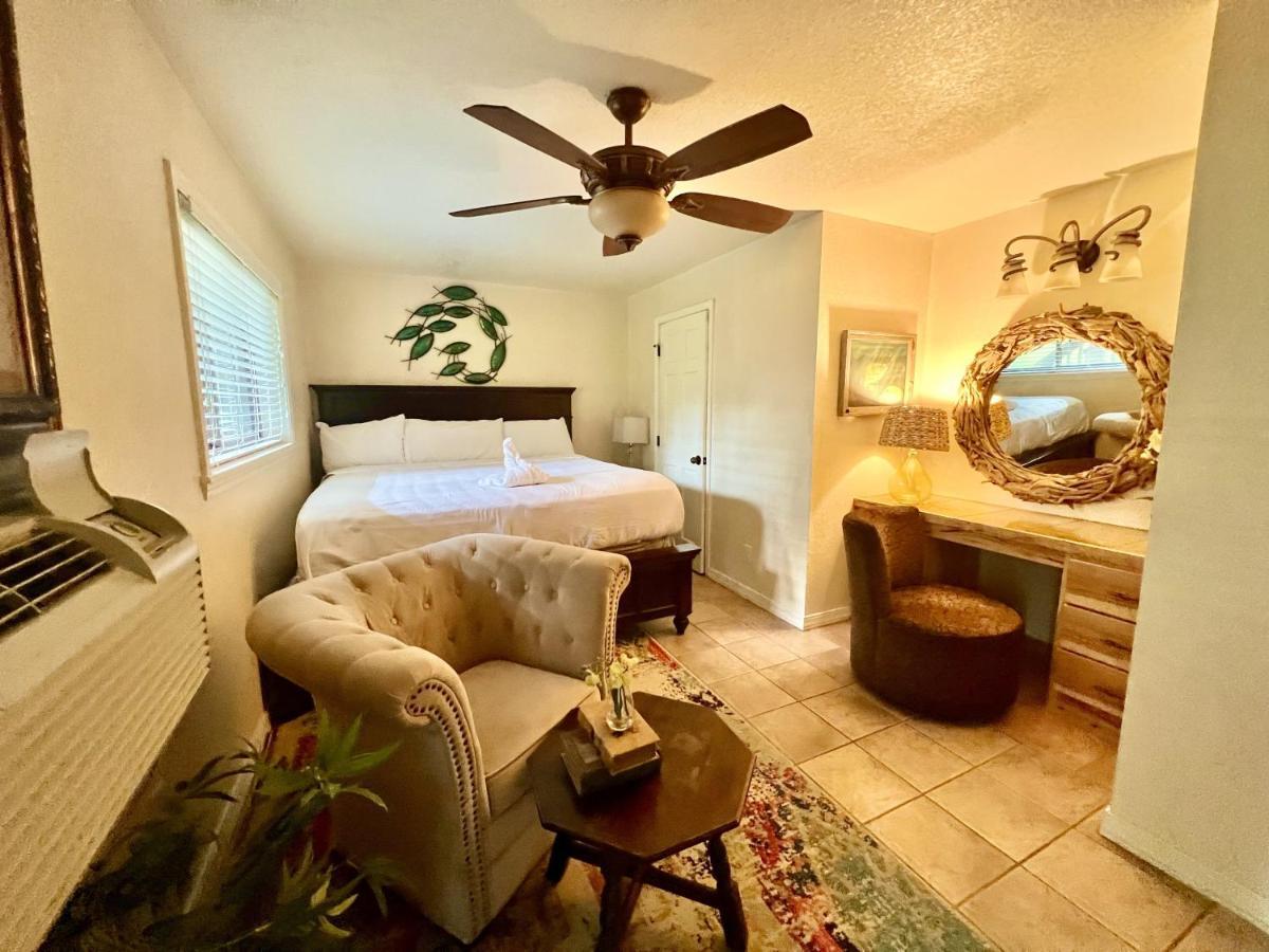 Poolside King Cabana With Full Kitchen, King Bed, Sleeper Sofa And Pool Access, Hotel Room Mount Ida Eksteriør bilde
